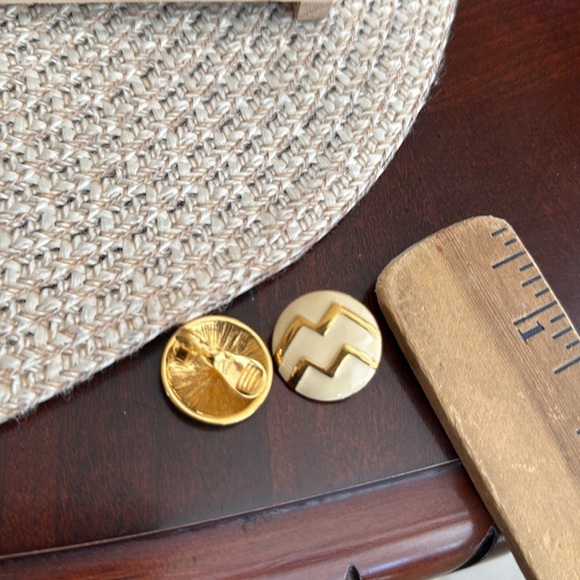 Vintage Monet ClipOn Earrings - Picture 3 of 3